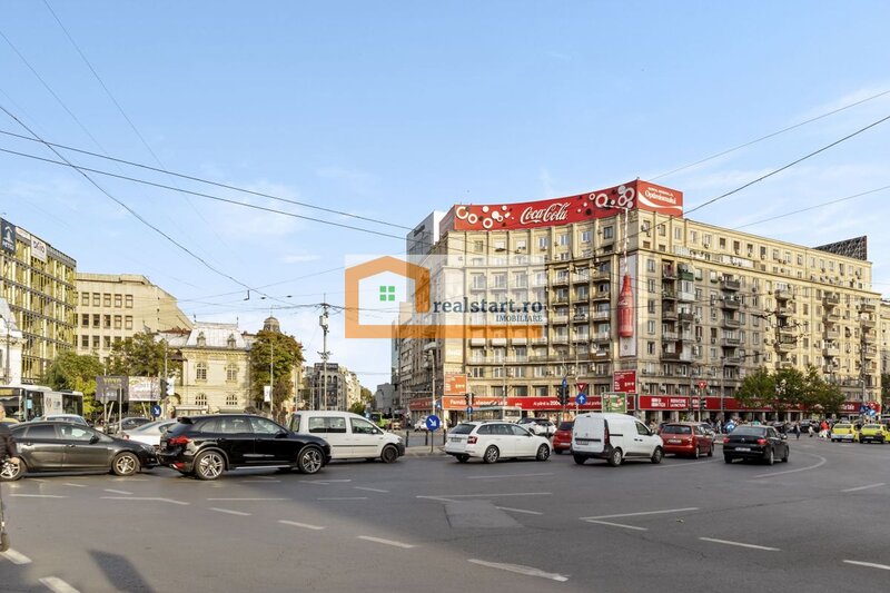 Piata Romana, vedere spectaculoasa, renovat total, inclusiv instalatii.